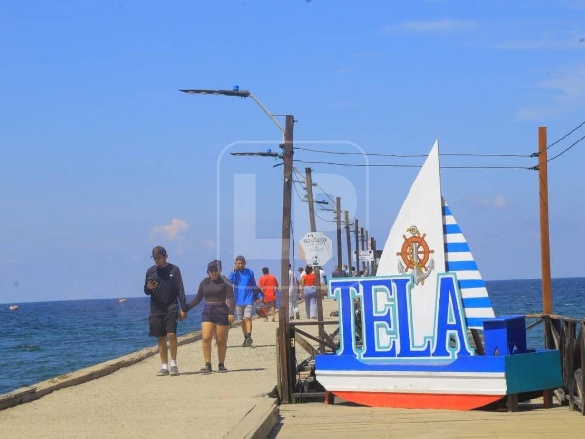 Ambiente cálido y tranquilo marca la Semana Morazánica en las bellas playas de Tela