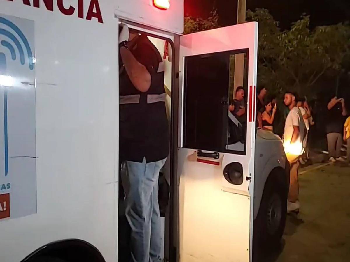 Caos y drama en la 33 calle: Bomberos salvan a conductor atrapado entre los hierros de su vehículo
