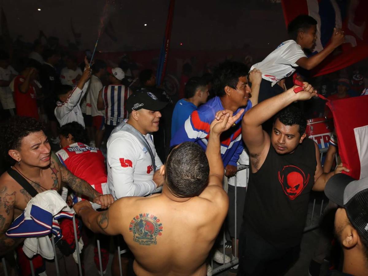 Olimpia celebra, dedicatoria, figura ante Génesis y bellas chicas en el Nacional
