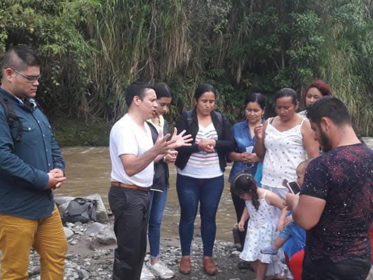 Revelan que pastor ponía alabanzas mientras abusaba de su hijastra