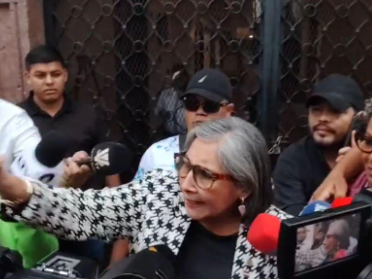 Diputados opositores sesionan en los bajos del Congreso Nacional