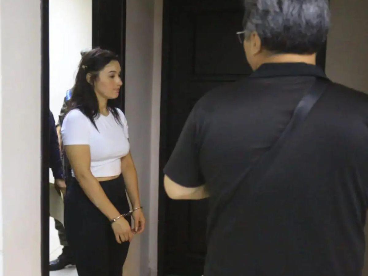 Piden 36 años de cárcel para “la madrastra”: rompe en llanto y envía fuerte mensaje a su expareja