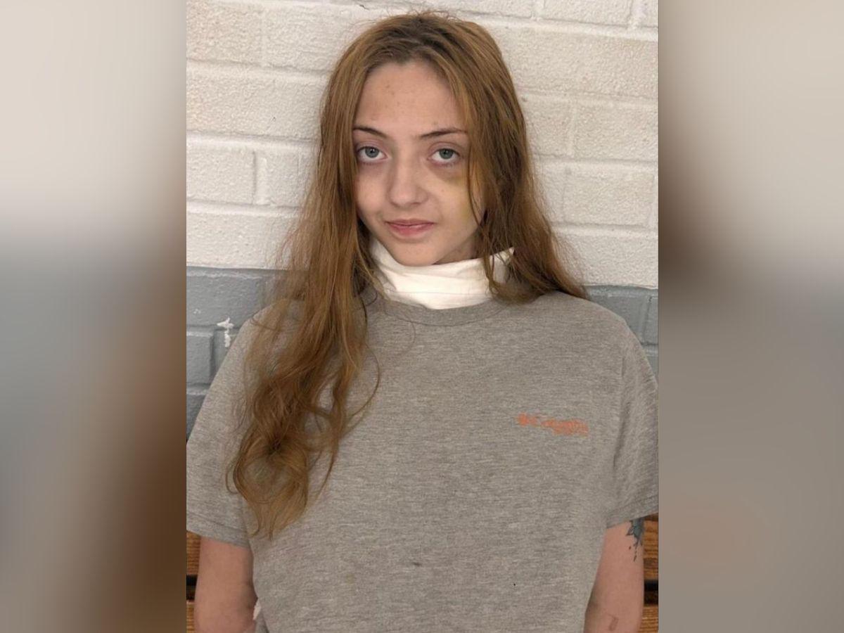 Hija mata a su padre a puñaladas; un día antes dejó un mensaje escalofriante