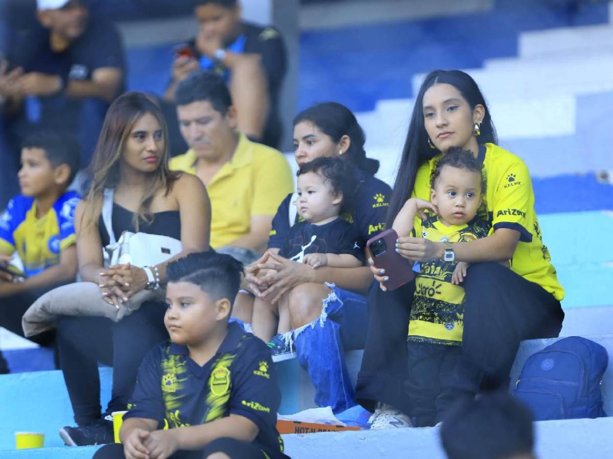 Chica de la Cruz Roja enamora, belleza desde Miami, periodista cautiva y Pavón sorprende