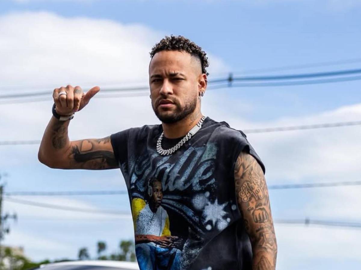 Neymar negocia su salida del Santos e iría a impensado club: Hondureño atento
