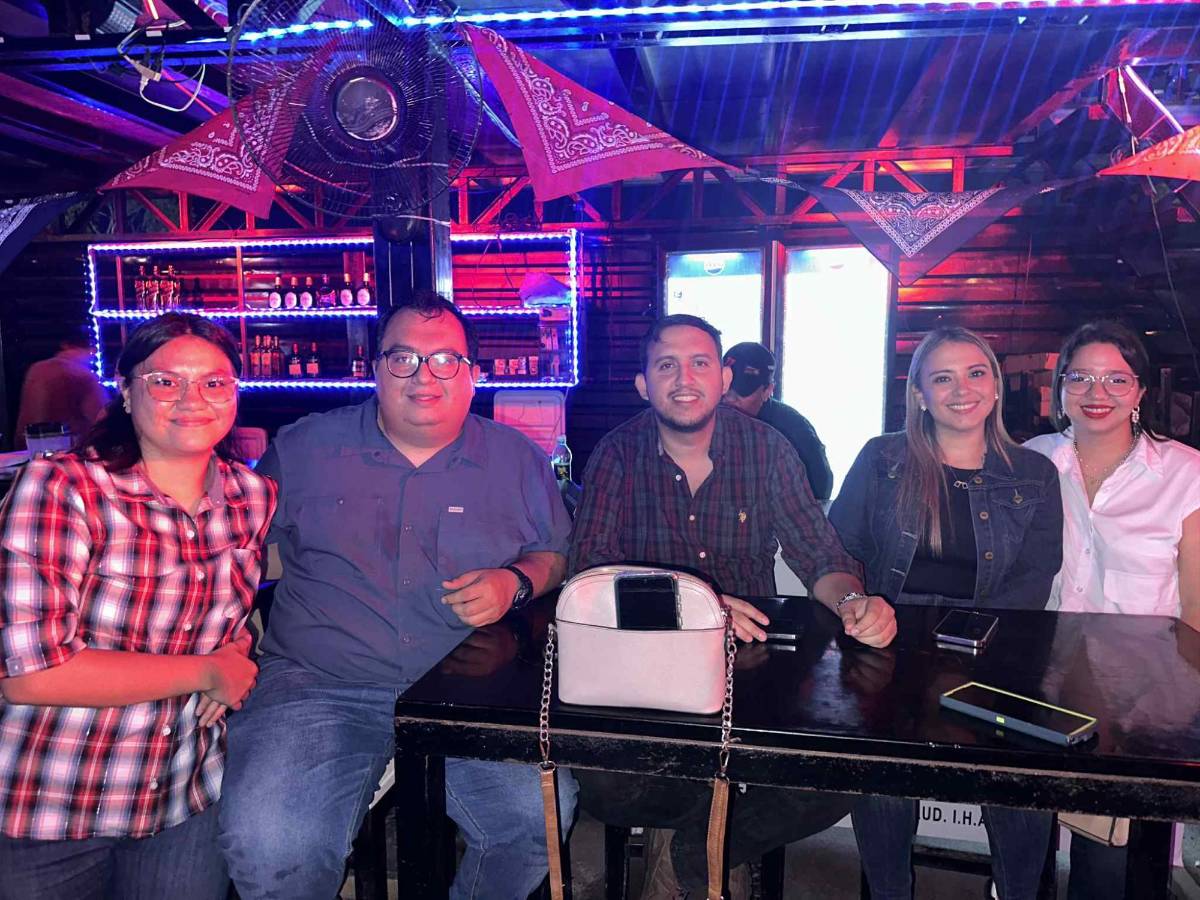 Sampedranos disfrutan en el AGAS y en el concierto de Ninel Conde