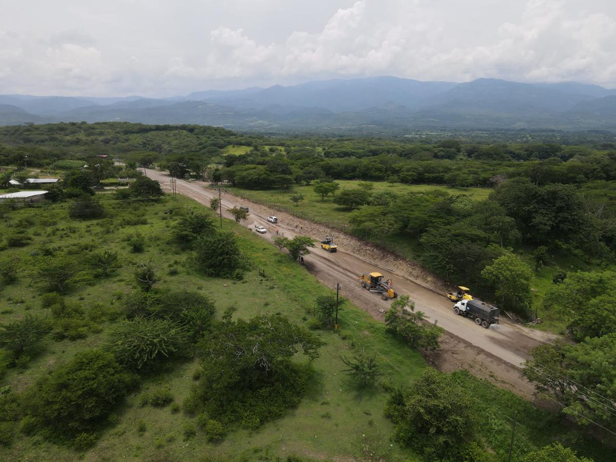 También se fomentará la descentralización hacia las mancomunidades y los gobiernos locales en lo que respecta a la red vecinal de carreteras.