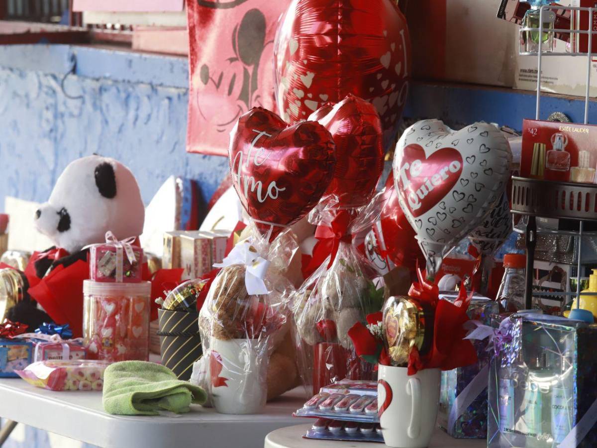 Color y romanticismo invaden el sector Guamilito por el Día del Amor y la Amistad