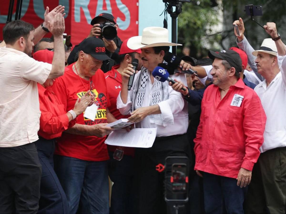 Este viejo loco, enfermo mental: Padre critica libro 'El Golpe 28-J'