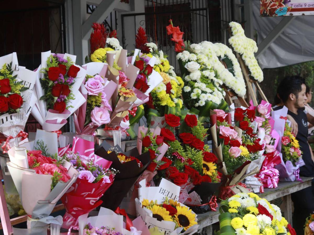 Color y romanticismo invaden el sector Guamilito por el Día del Amor y la Amistad