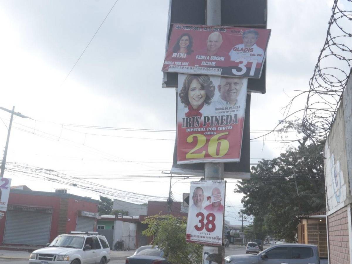 Estos políticos aún no retiran propaganda de las calles de San Pedro Sula