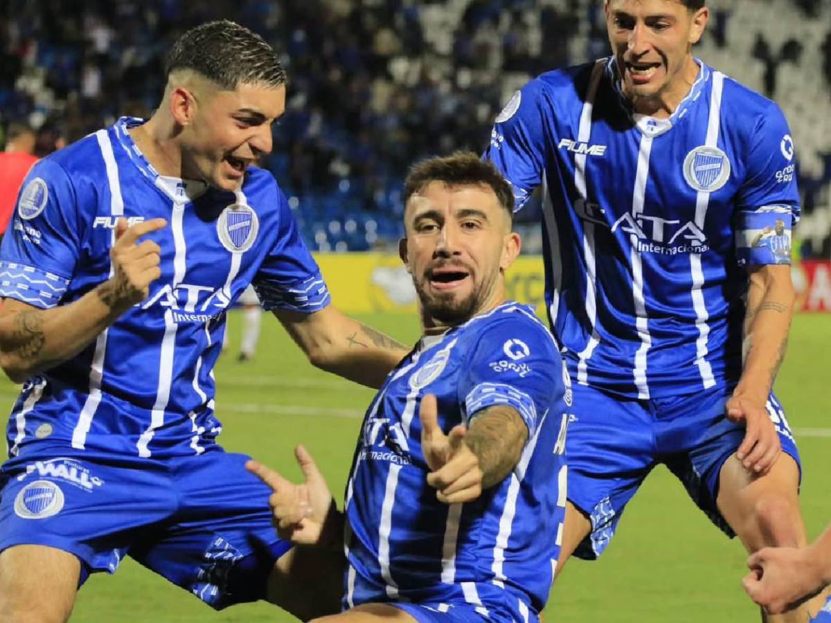 La dedicatoria de Auzmendi tras su primer gol con Godoy Cruz y el mensaje de Cecilia