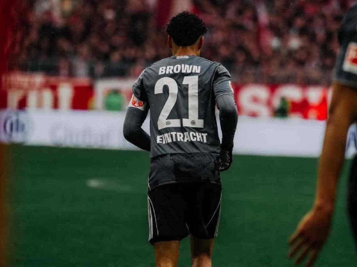 Hansi Flick lo sentó y tendría a su sustituto: el nuevo fichaje para el Barcelona