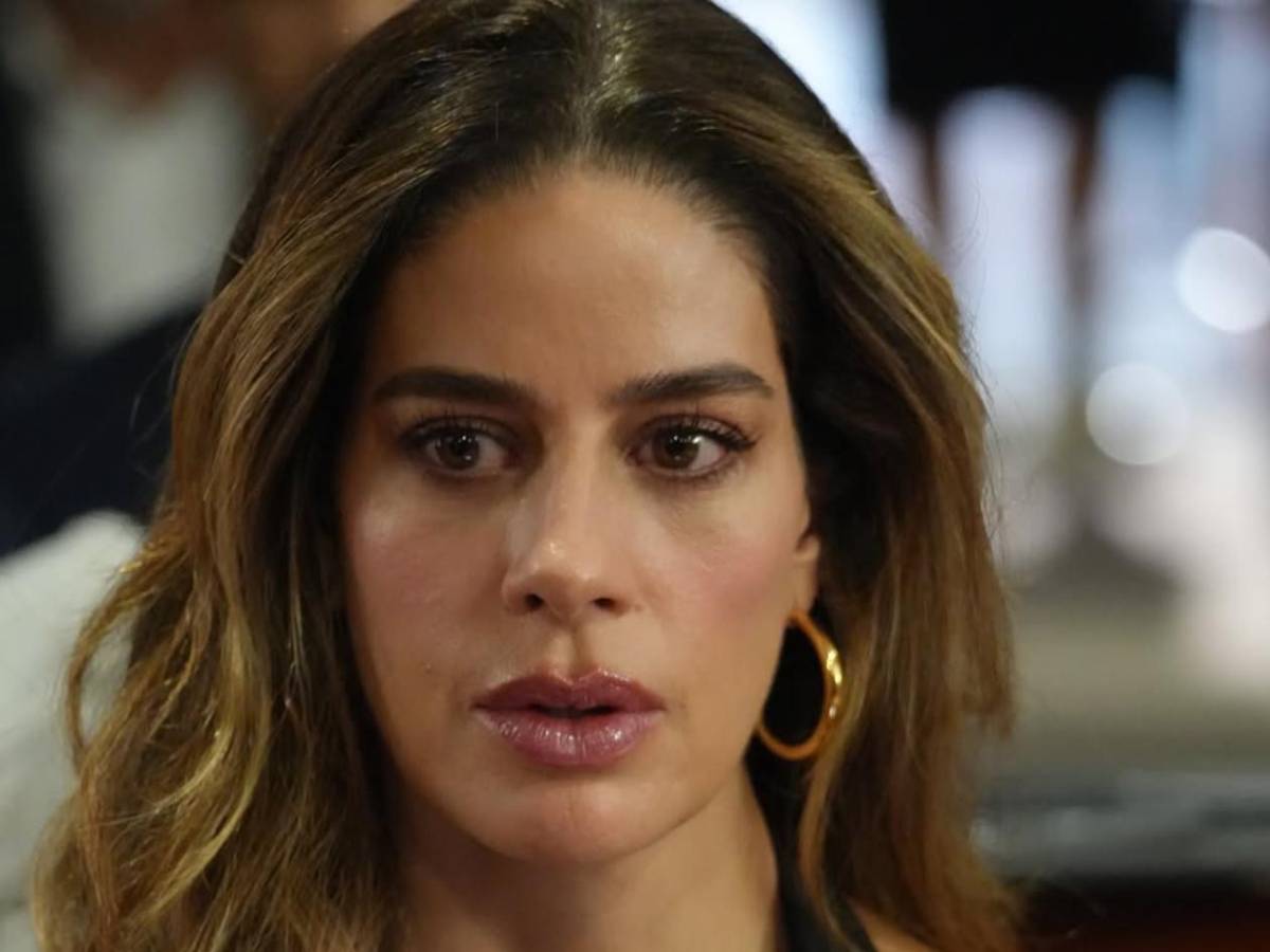 Beso y coqueteo: Actriz queda sin aliento tras guiño de Messi,¿cómo reaccionó Antonela?