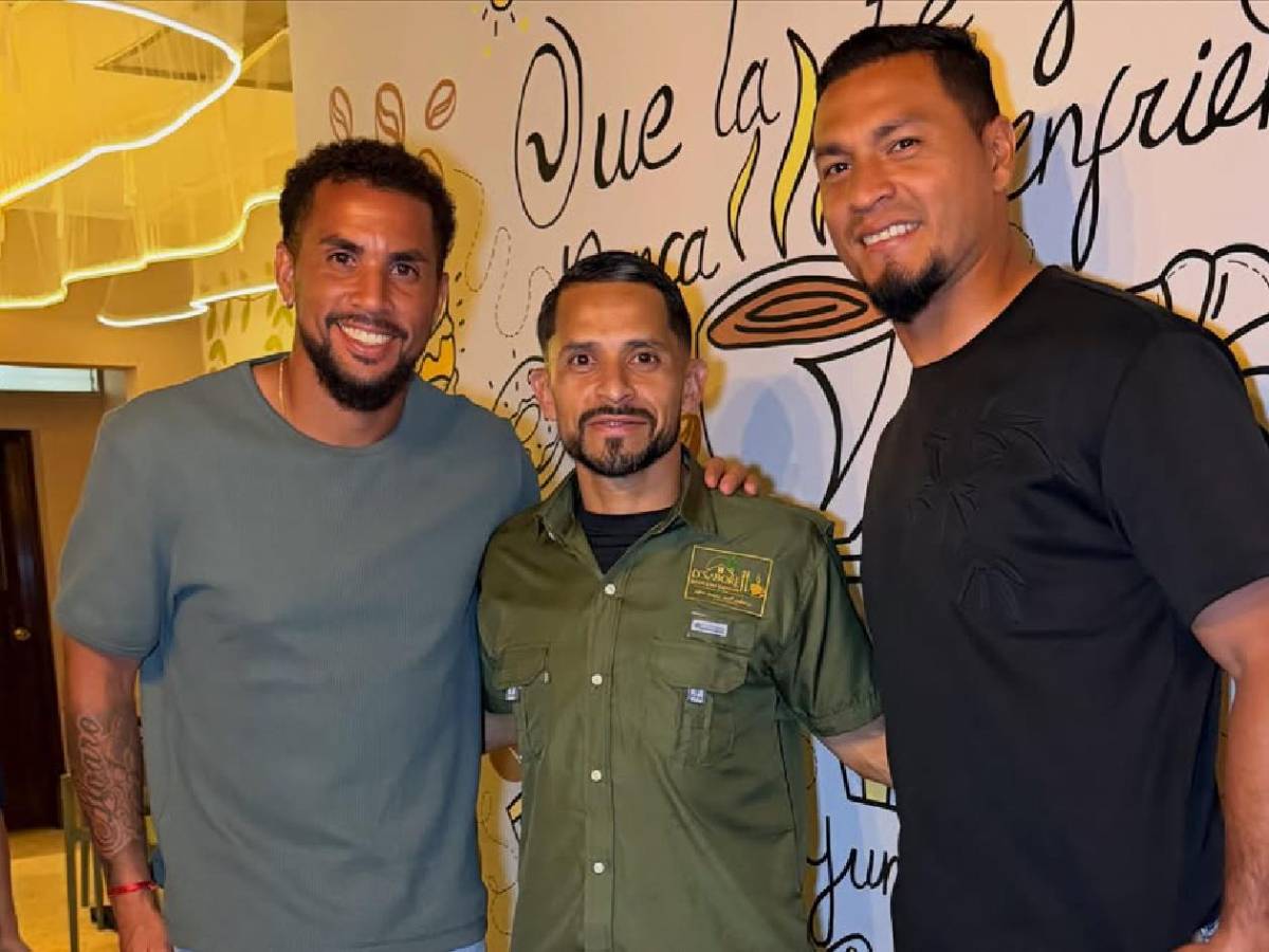 Omar Elvir emprende nueva faceta: inaugura negocio y figuras lo acompañaron