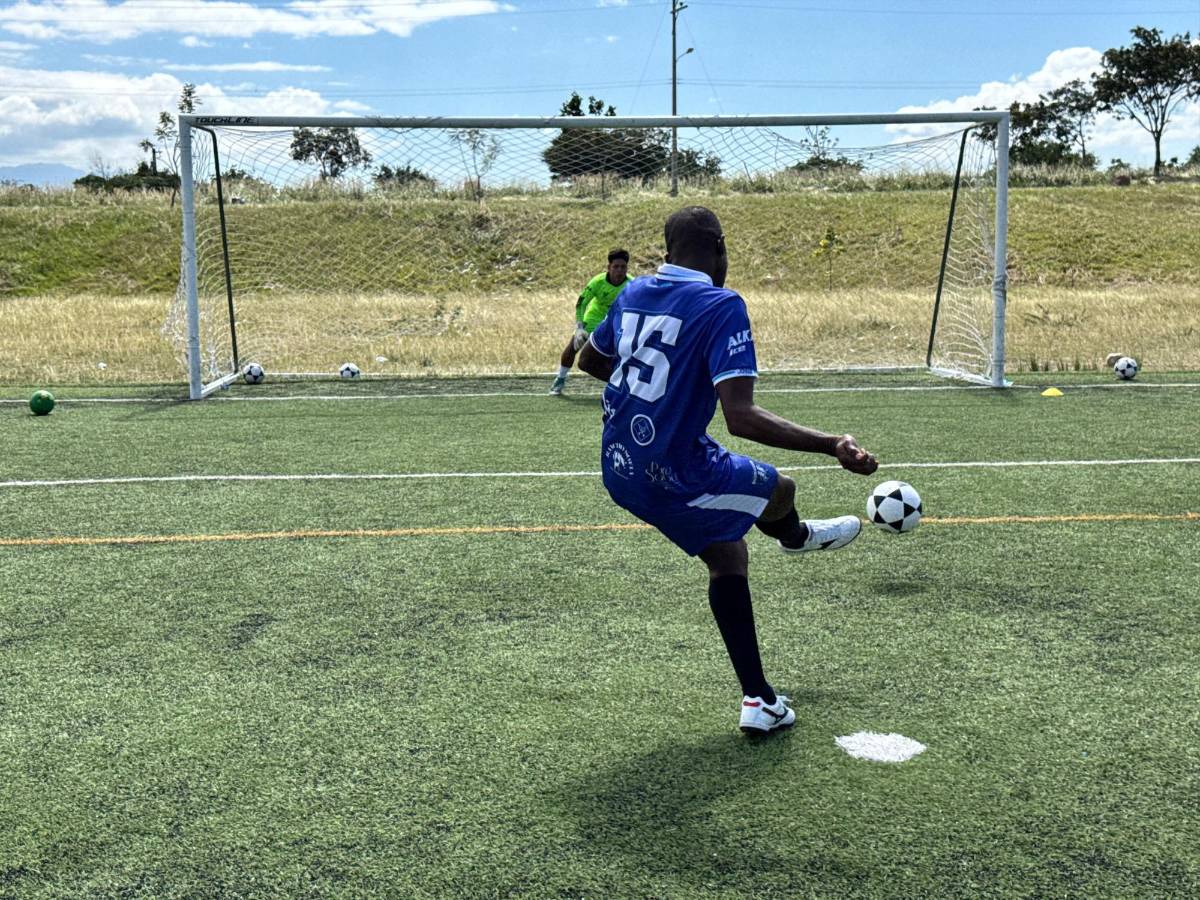 Nelson Palomo atajó un penal en su tercer intento.