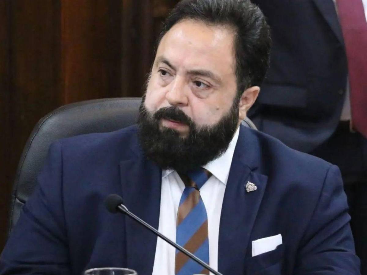 Inusual uso de la cadena nacional por parte de Redondo capta la atención del país