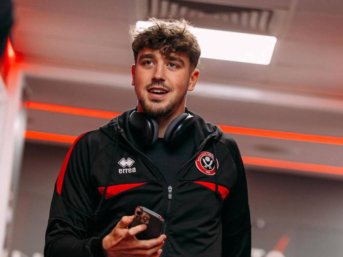 Futbolista anuncia que va a ser padre... ¡y la madre es la hija de su entrenador!