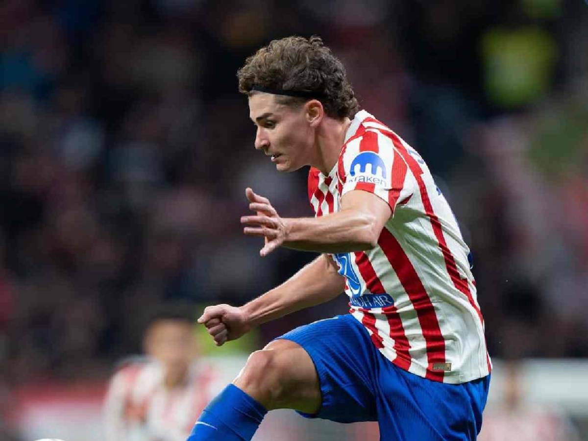 Laporta avisa: Barcelona toma decisión con Julián Álvarez para próximo mercado