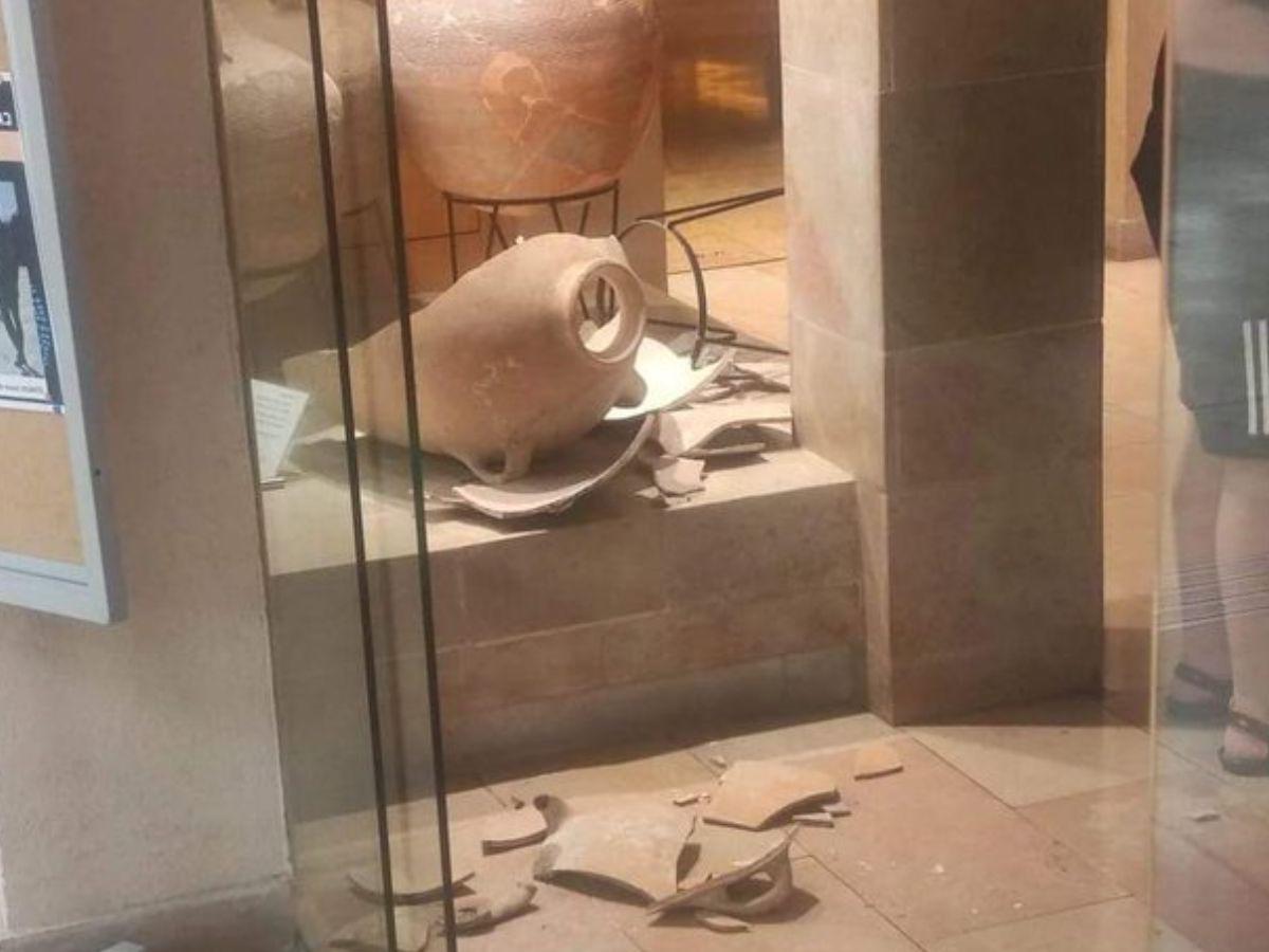 Niño rompe vasija de tres mil 500 años de antigüedad en museo