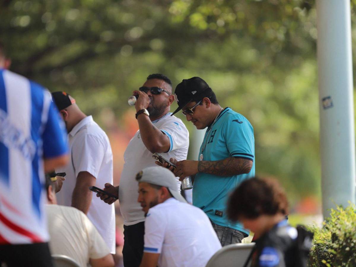 Honduras - El Salvador: Bellas chicas y curiosa petición a Palma