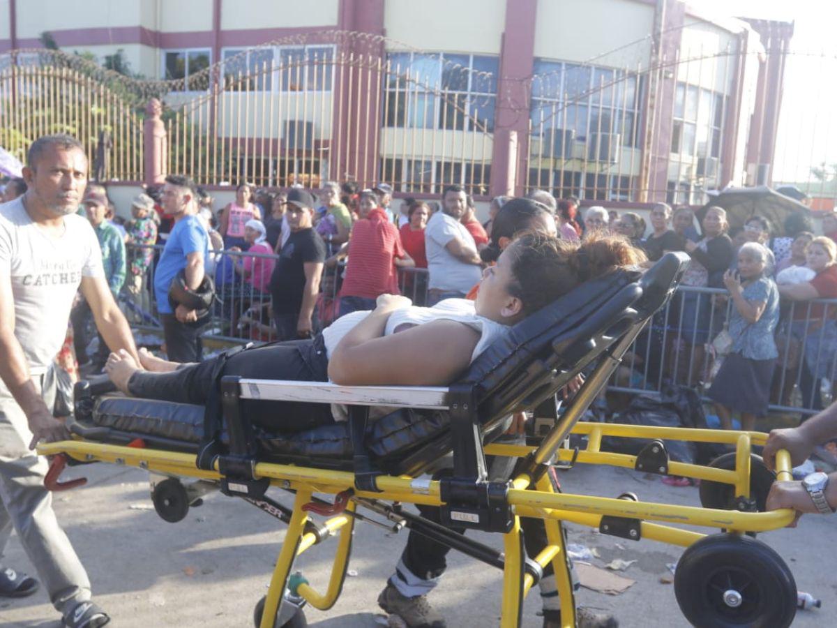 Entrega de bono familiar termina en caos y disparos en escuela de San Pedro Sula