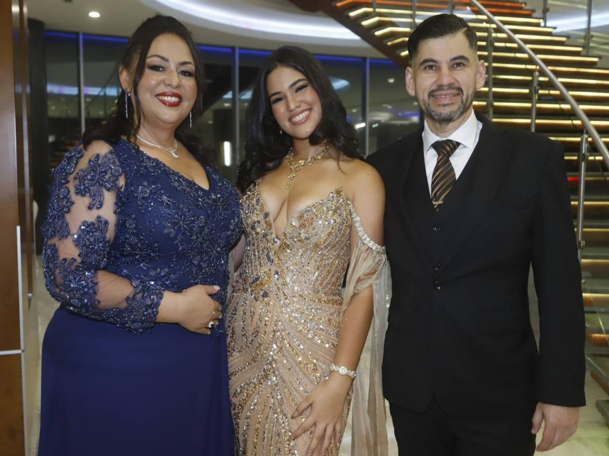 Seniors 2025 de la Santa María del Valle festejan su graduación