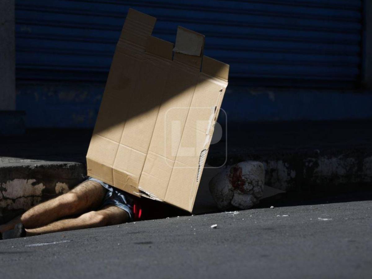 ¡De la alegría al horror! Joven que departía con amigos es asesinado a pedradas en asalto