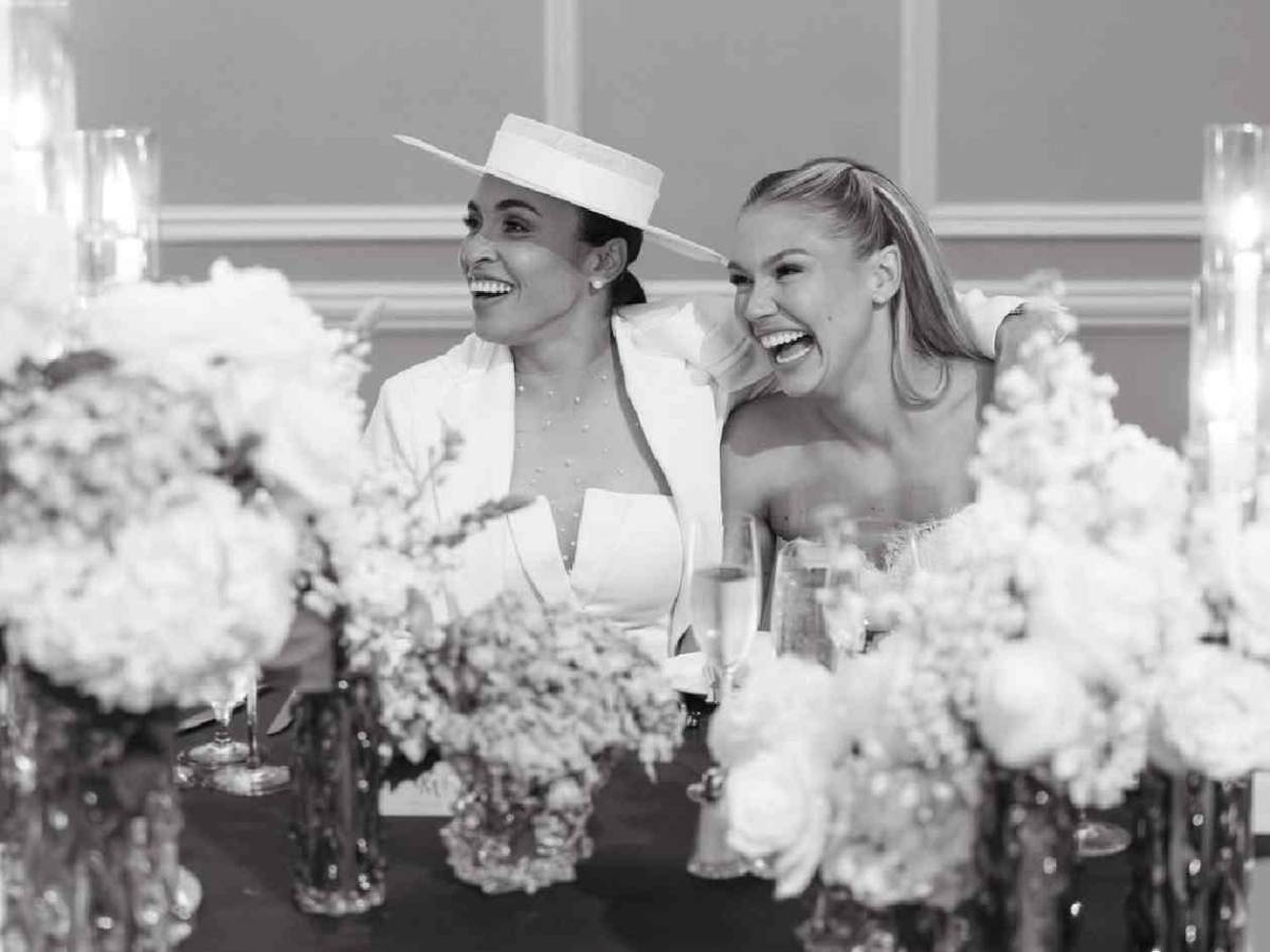 La mejor futbolista del mundo se casó con excompañera: su boda causa revuelo