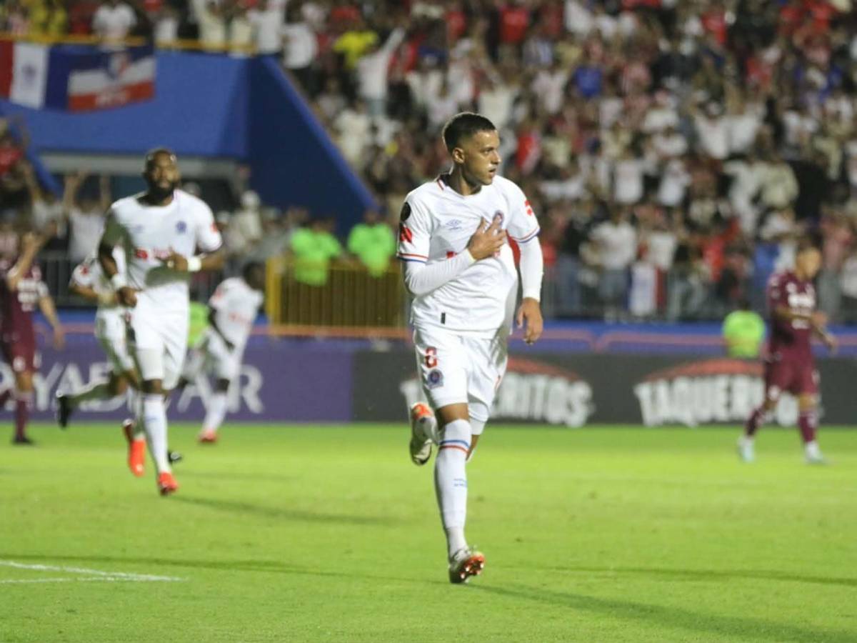 Olimpia da el golpe en Concacaf, dedicatoria, crack de Brasil y periodista roba miradas