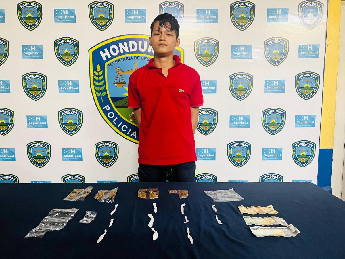 En barrio Cabañas fue detenido Ronal Romero, un joven de 19 años, presunto pandillero de la MS, a quien se le encontró en posesión de drogas.