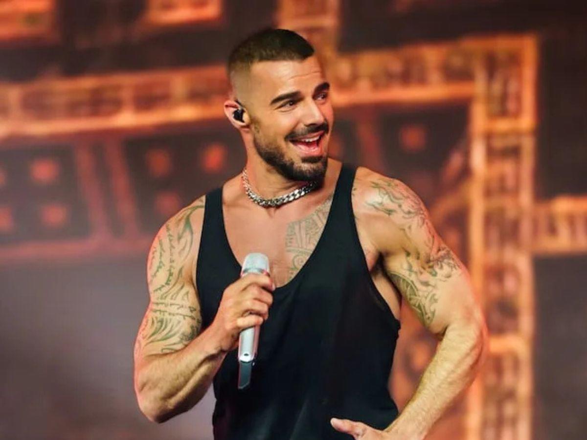 Ricky Martin impacta con cuerpazo a sus 54 años