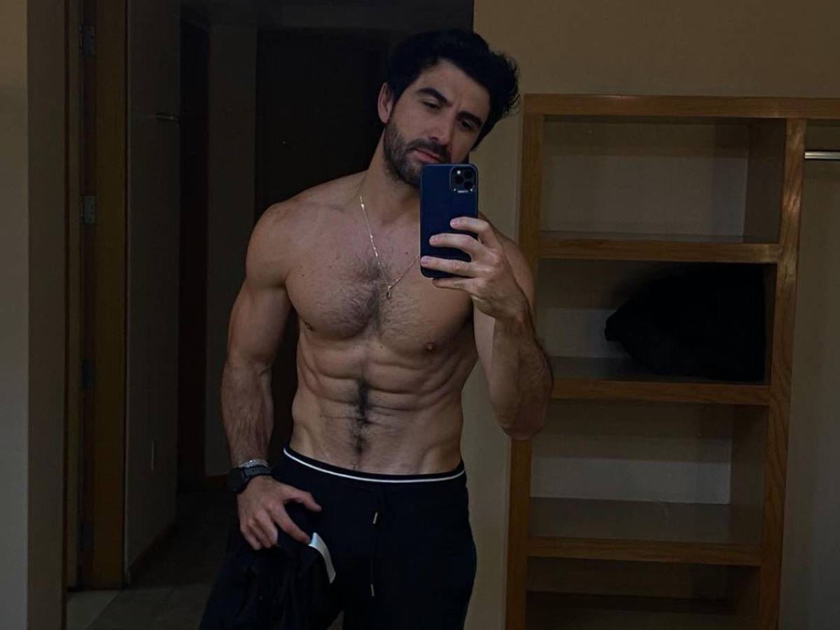 ¿Quién es el misterioso galán con el que posa Andrea Legarreta?