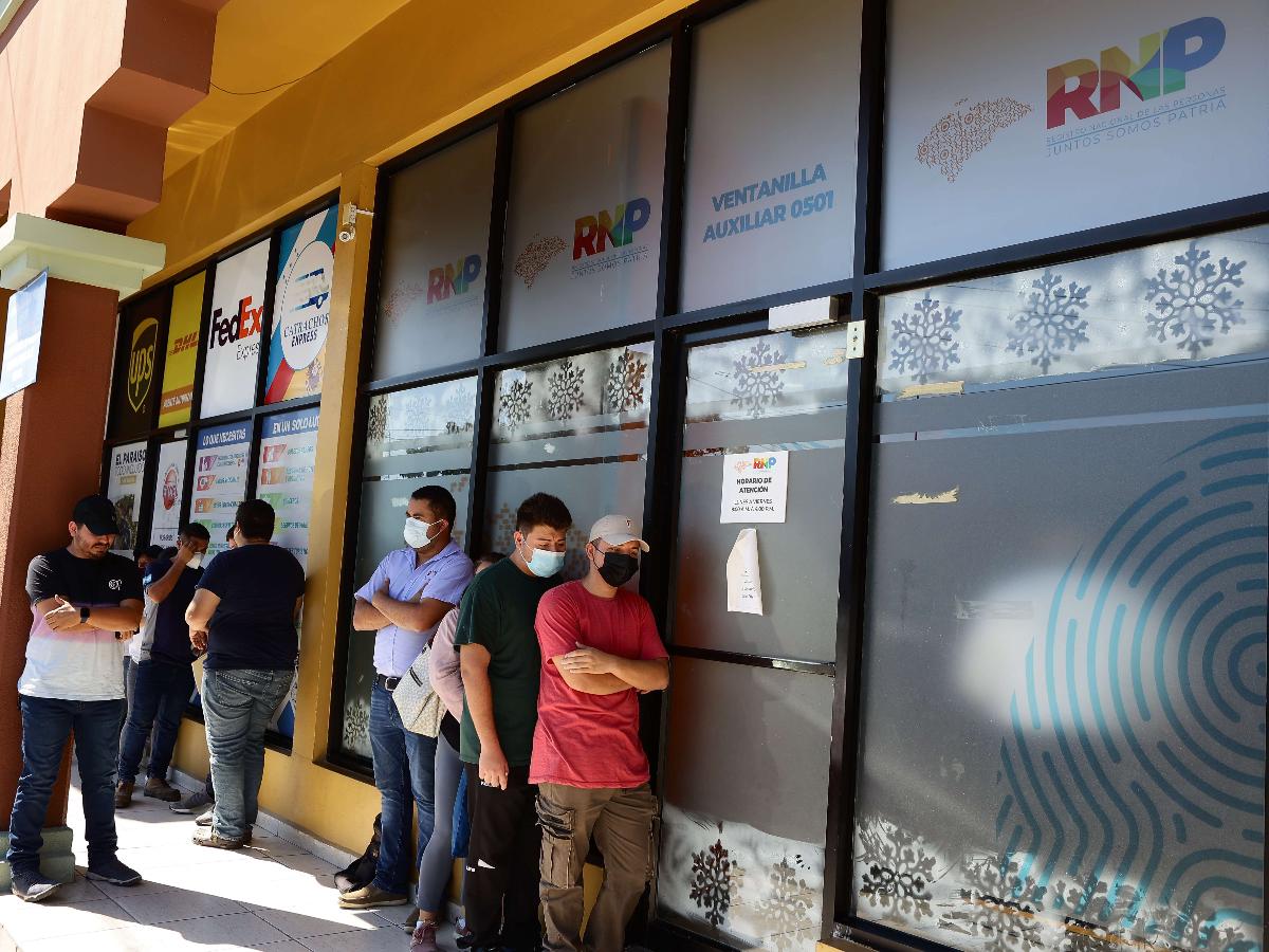 A medias atienden en oficinas del RNP en San Pedro Sula