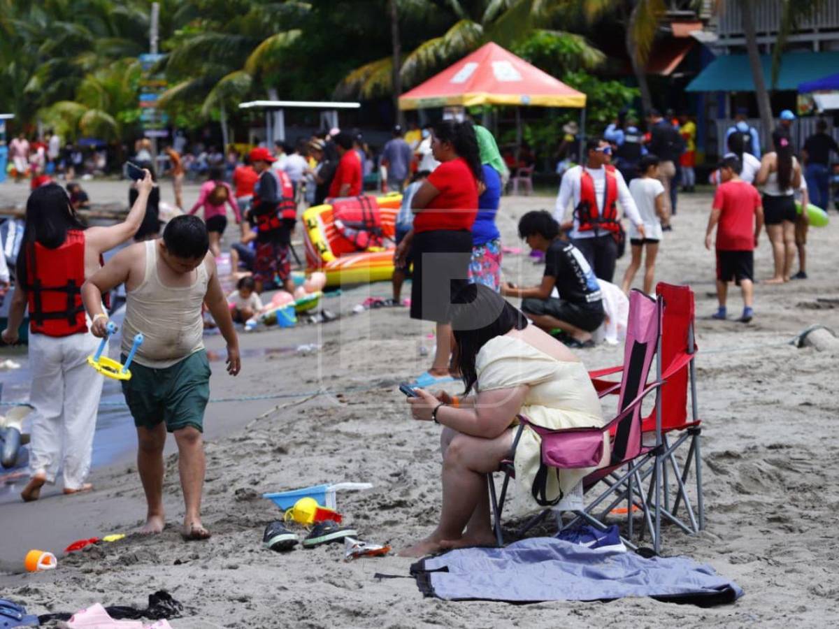 Así se vive el inicio de Semana Santa 2026 en las playas de Omoa
