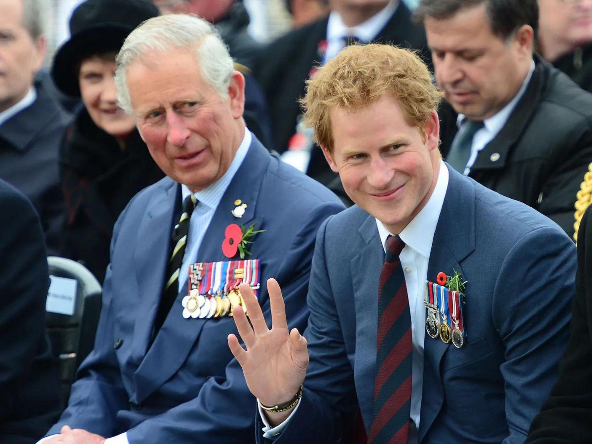 Príncipe Harry visitará a su padre Carlos III tras ser diagnosticado con cáncer