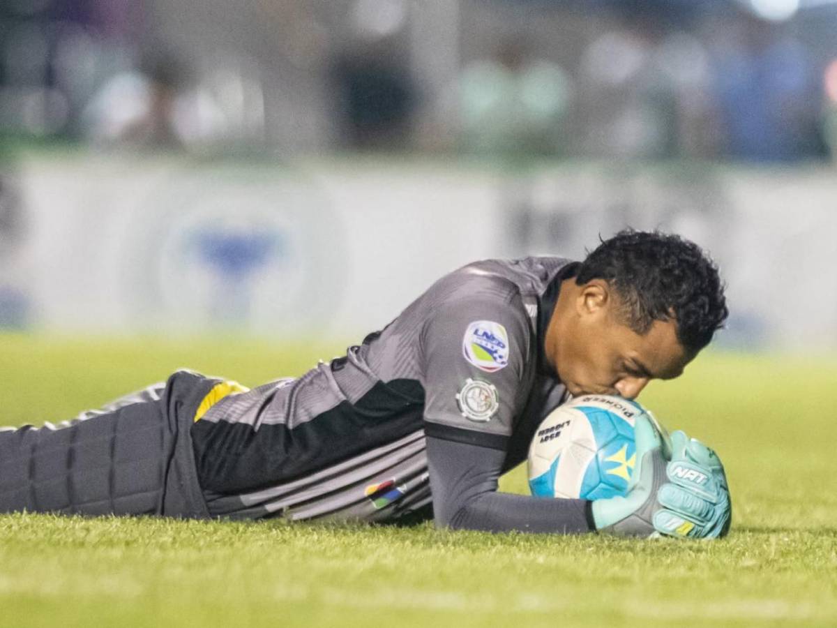 Polémica: Enfrentamiento entre Lavallén y aficionado del Marathón y así terminó todo