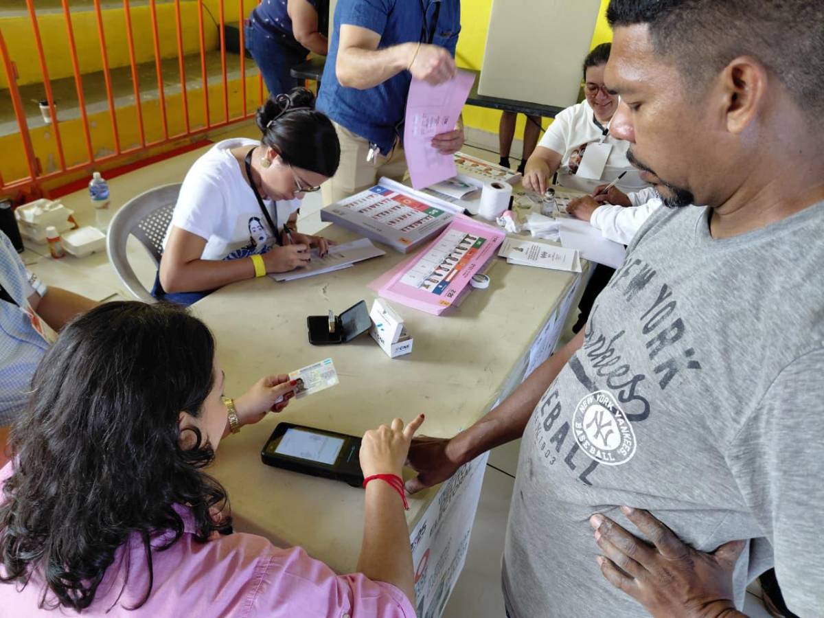 La Ceiba vota: Adultos mayores y personas con discapacidad destacan en las elecciones
