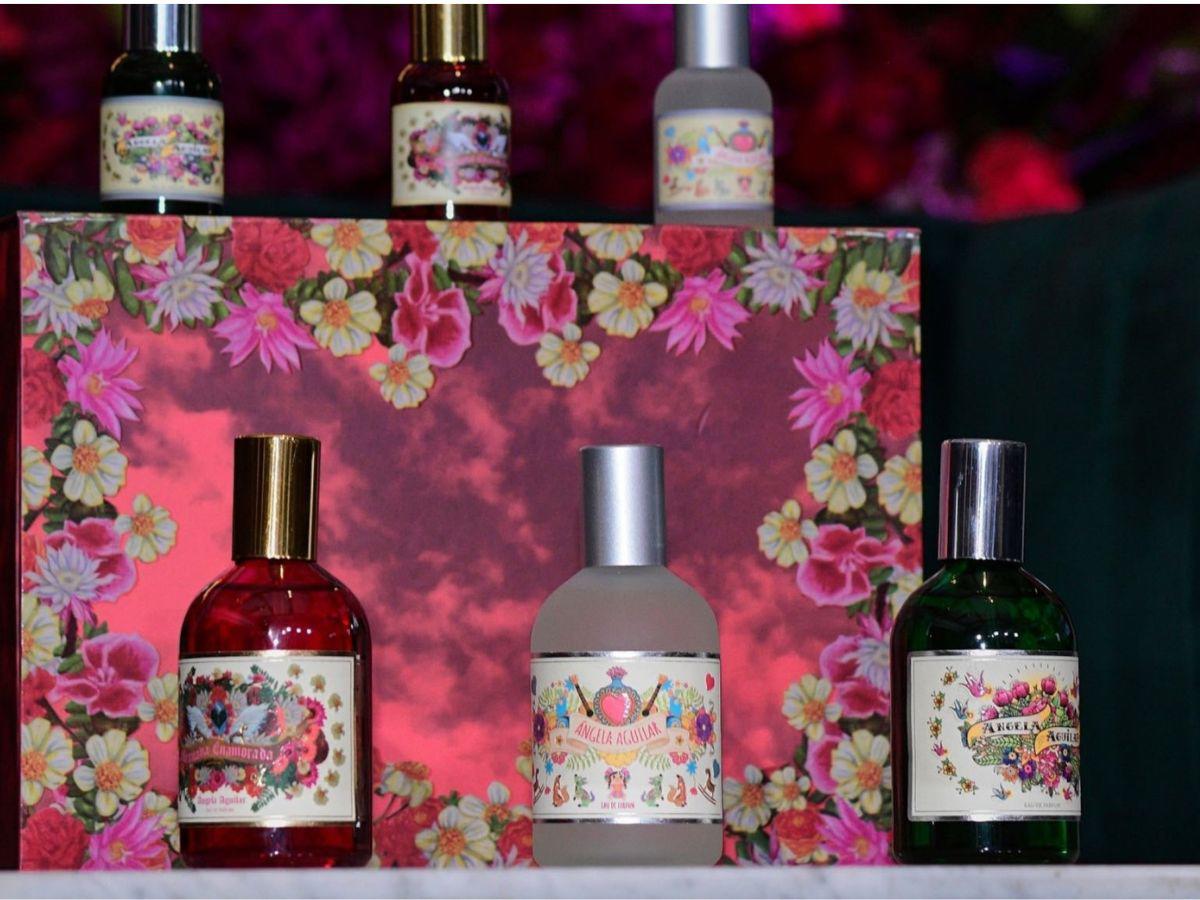 Los pequeños frascos de la nueva línea de fragancia: Caricia, Alegría, y Mexicana Enamorada.