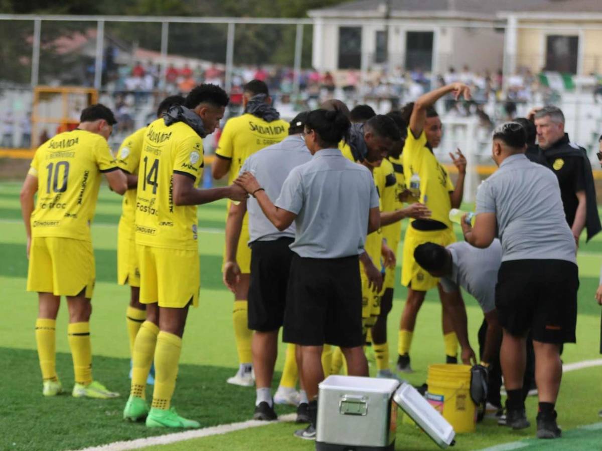 Real España celebra, Juticalpa cabizbajo, inesperado invasor y homenaje