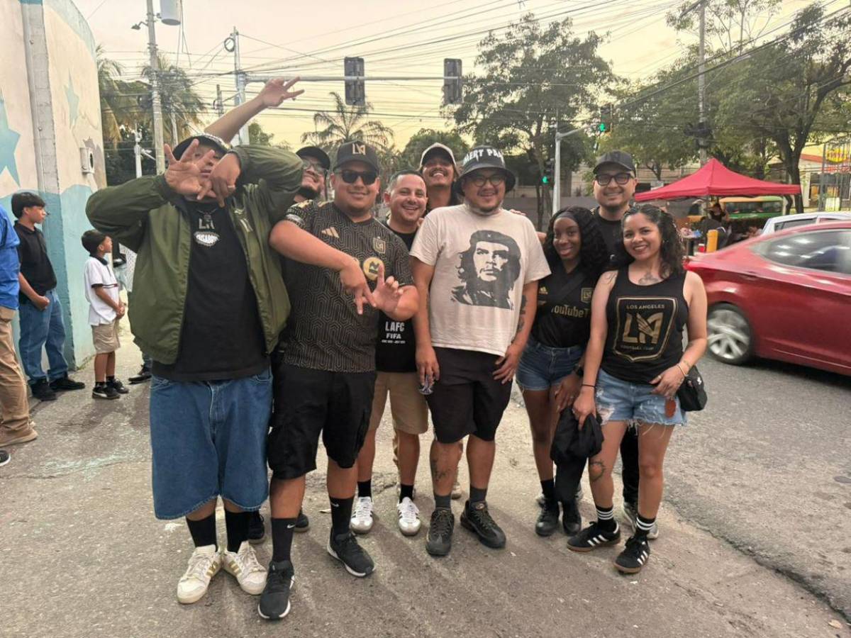 ¿Quién es la chica de amarillo? Ambientazo y locura por Son en la previa del Real España-LAFC