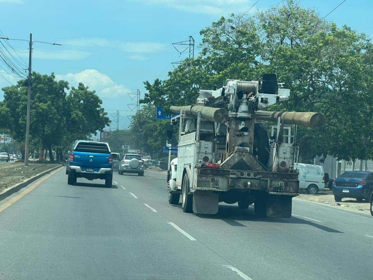 El costo de un poste es de más de 30 mil lempiras, los de concreto son más caros.