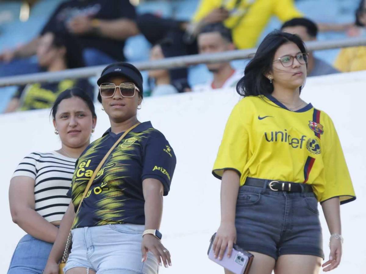 Las chicas del Clásico Marathón vs Real España y novia de jugador cautiva