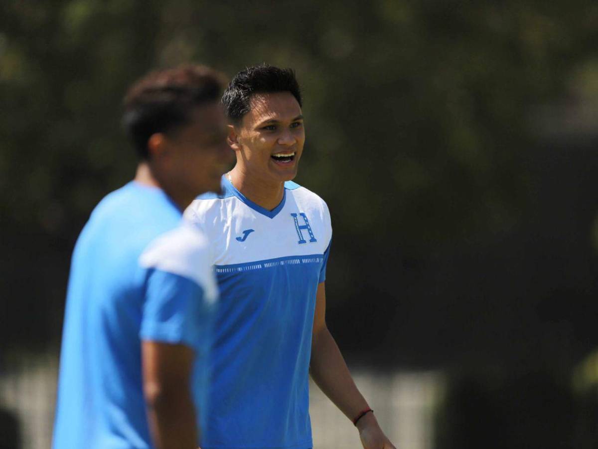 Visita especial en el entrenamiento de Honduras antes del duelo contra México