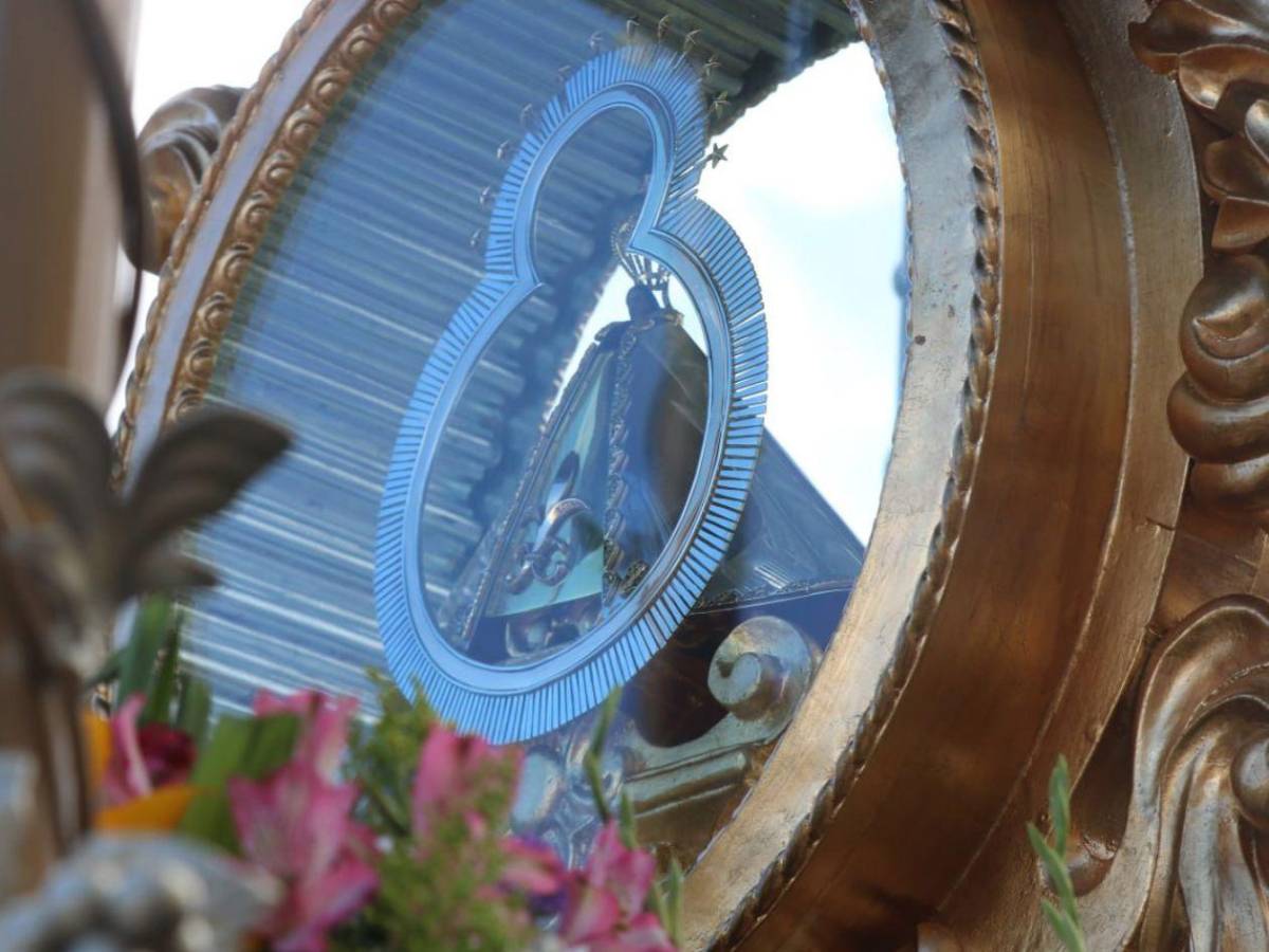 Fervor: Miles acompañan peregrinación de la Virgen de Suyapa en Tegucigalpa