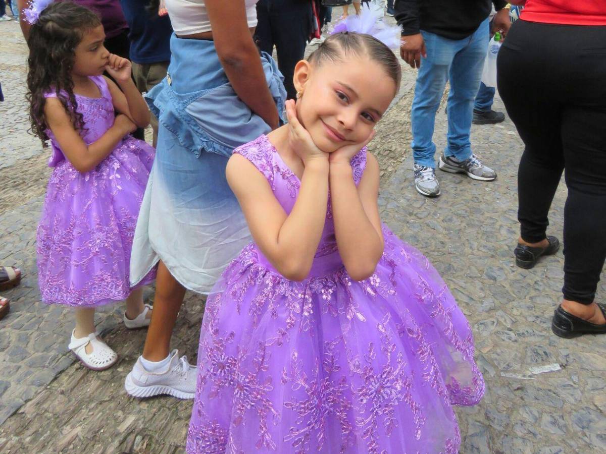 Con fervor, color y alegría, los más pequeños inician la fiesta patria en Comayagua