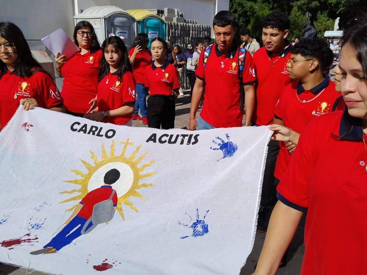 Capitalinos rinden homenaje a San Carlo Acutis, primer santo milenial