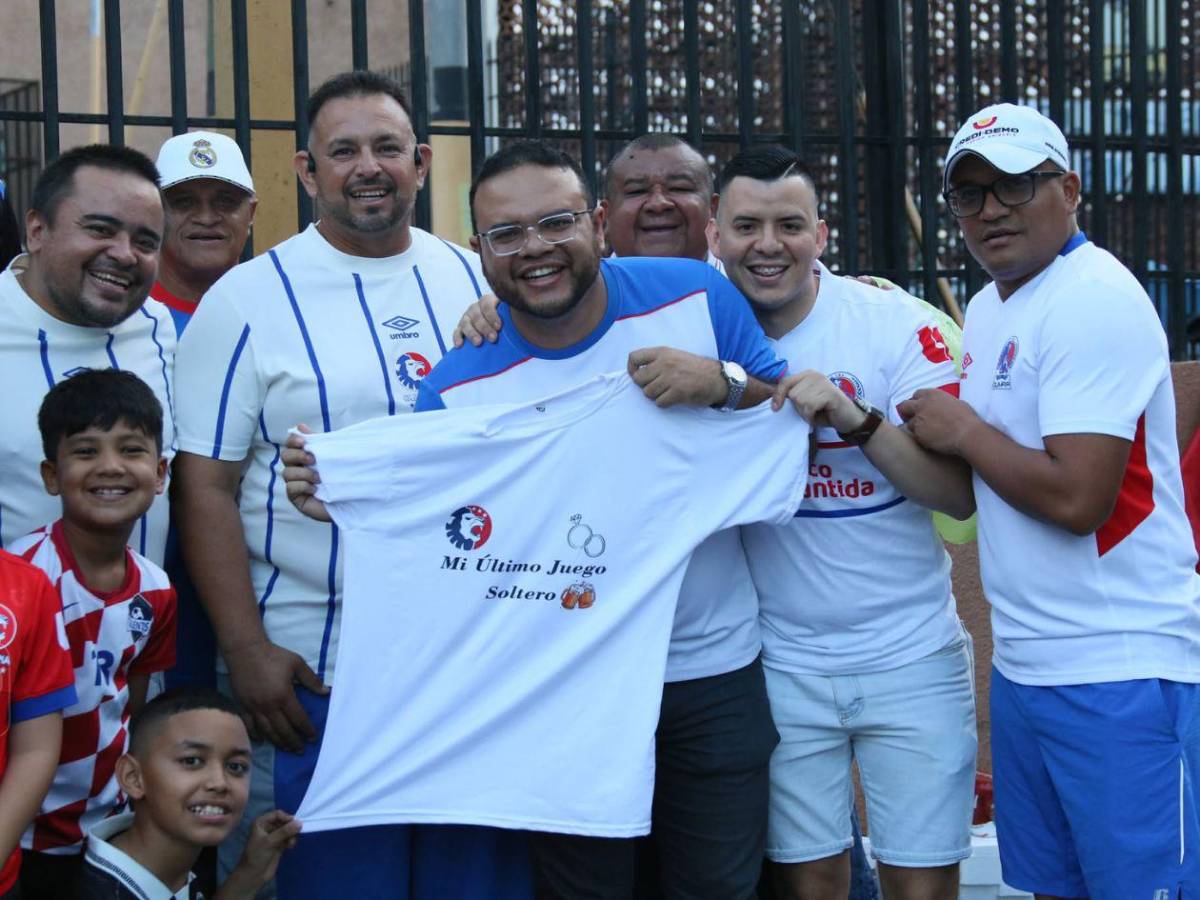 Show de la Ultra Fiel,chicas sensación de Olimpia y llenazo en el Chelato Uclés