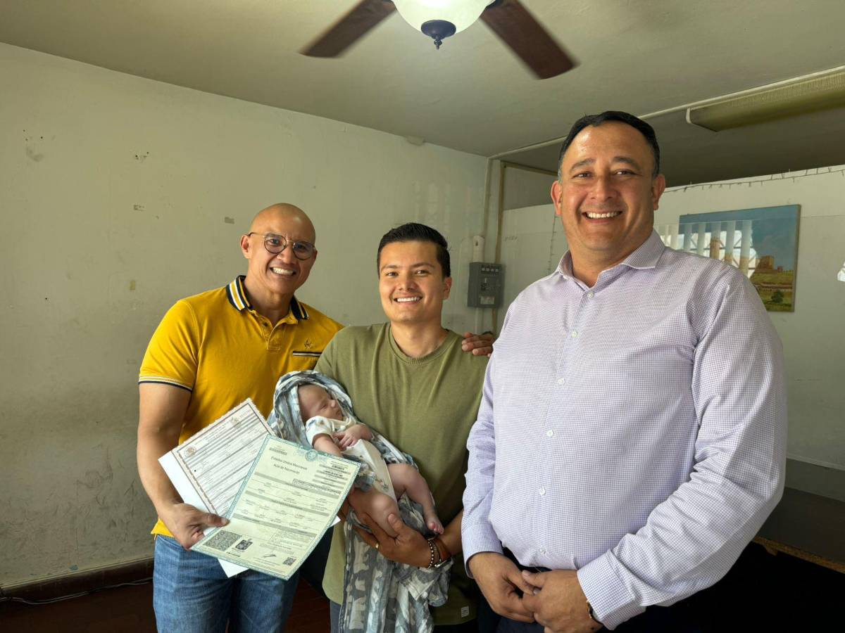 Registran al segundo bebé con dos papás en Nuevo León, México