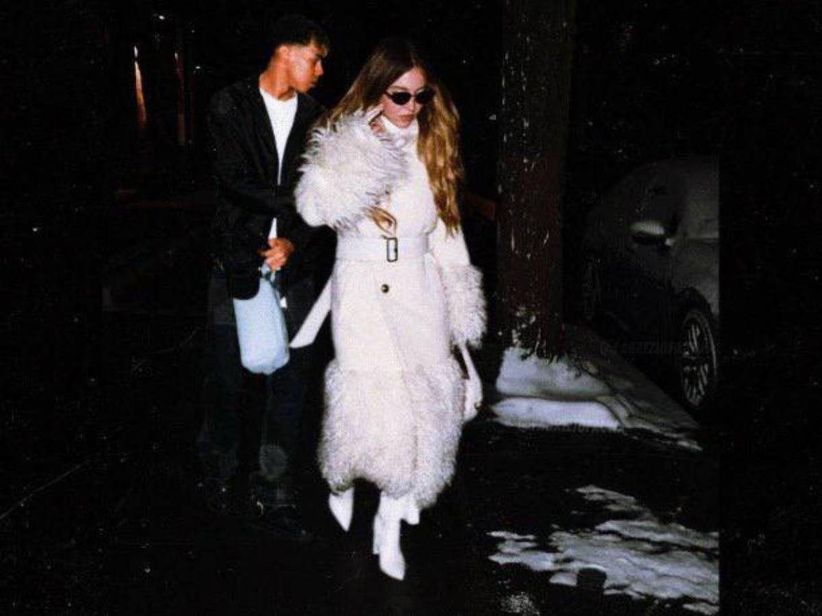 Anunció su soltería y futbolistas de la Premier League buscan conquistarla